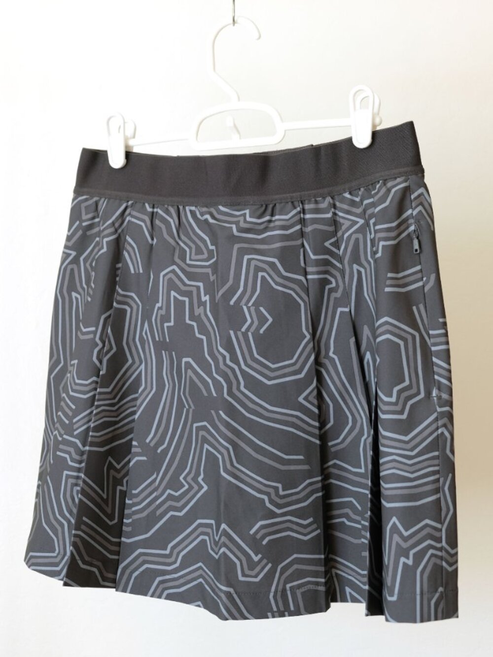 J.Lindeberg Golf Skirt Bundle: Amy in Dark Blue, Alesia in Topo Asphalt, Medium - Picture 2 of 15